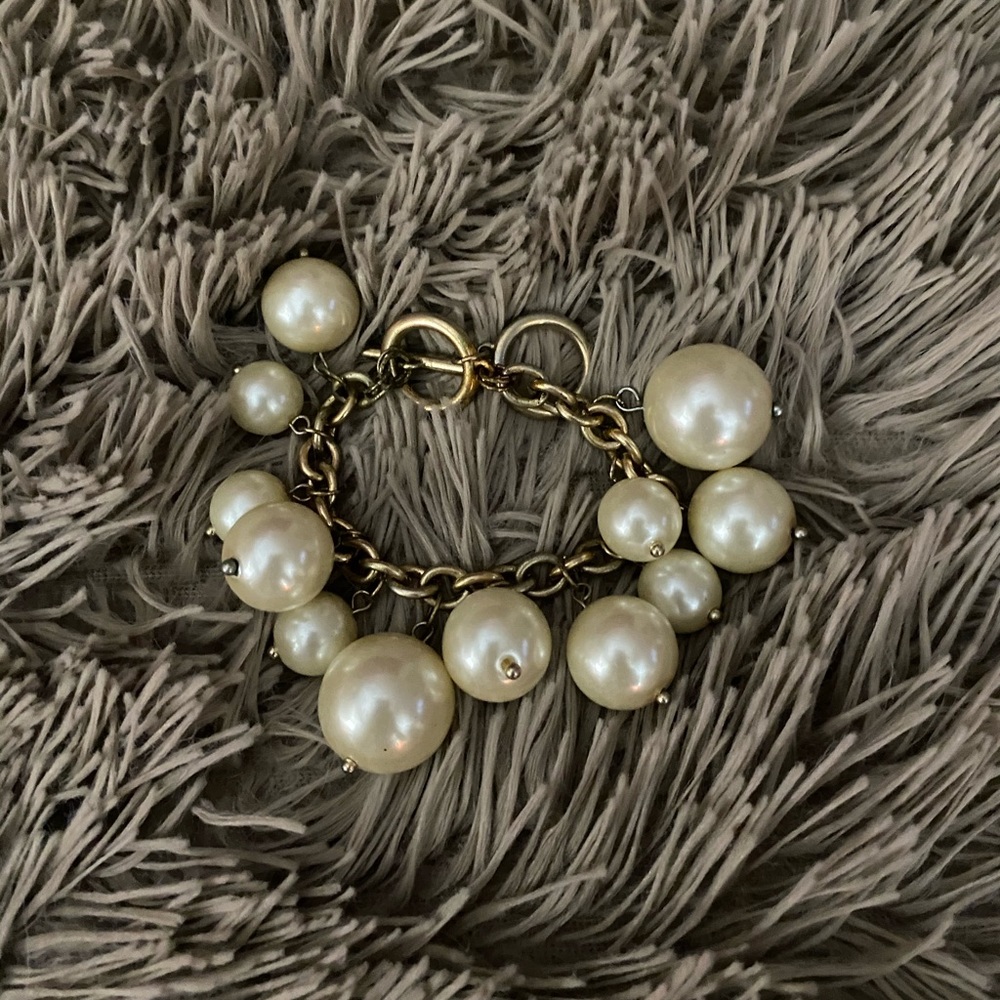 Pearl statement bracelet
